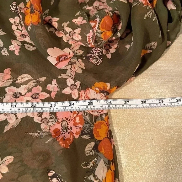 CHARLOTTE Russe floral wrap top - Picture 7 of 9